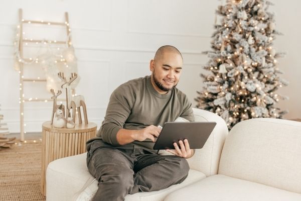 Be A Smart Host This Holiday Season With 3 Simple Home Automation Steps
