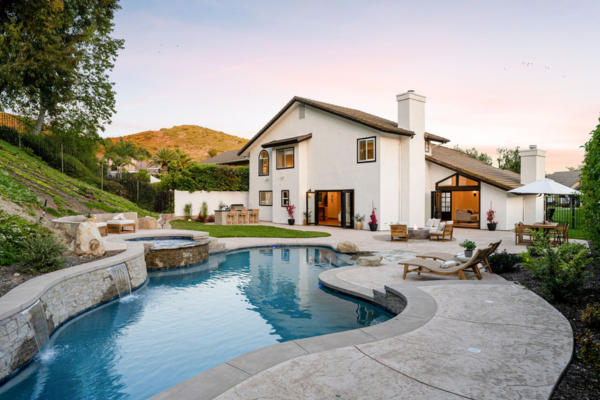 2025 in Review The Vacation Rental Technology That Changed Property Management This Year (featured image)